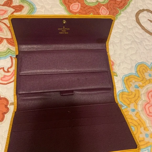 100 % authentic Yellow Lv epi Wallet